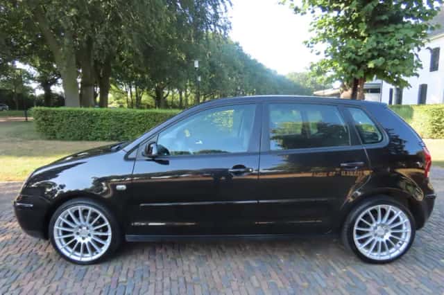 Volkswagen Polo (2004) thumbnail 3