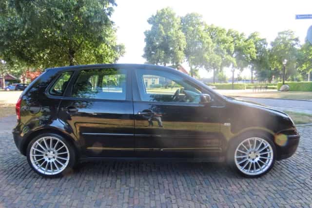 Volkswagen Polo (2004) thumbnail 4