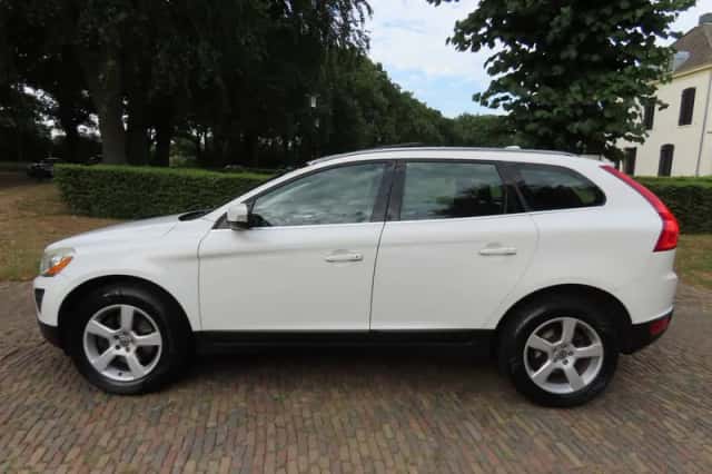 Volvo XC60 (2011) thumbnail 3