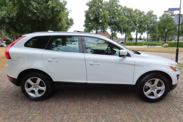 Volvo XC60 (2011) thumbnail 4
