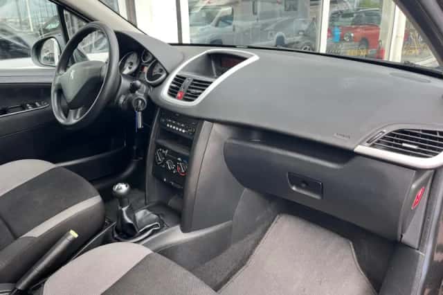 Peugeot 207 (2008) thumbnail 2