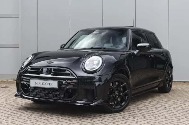 MINI Hatchback (2026) thumbnail 1