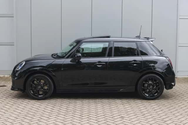 MINI Hatchback (2026) thumbnail 6