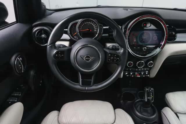 MINI Hatchback (2023) thumbnail 3