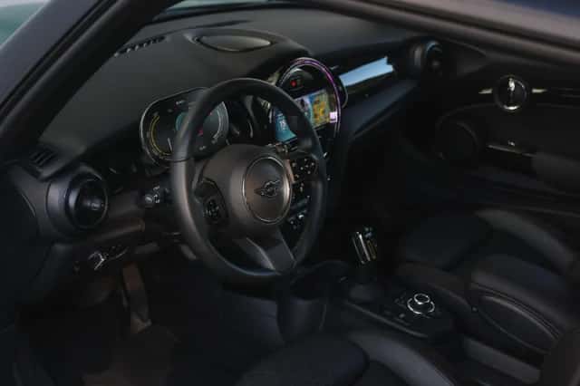 MINI Electric (2022) thumbnail 3