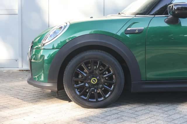 MINI Electric (2022) thumbnail 4