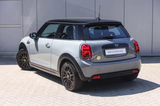 MINI Electric (2022) thumbnail 2