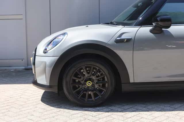 MINI Electric (2022) thumbnail 4