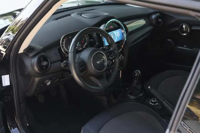 MINI Hatchback (2022) thumbnail 3