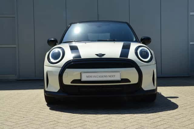 MINI Hatchback (2021) thumbnail 2