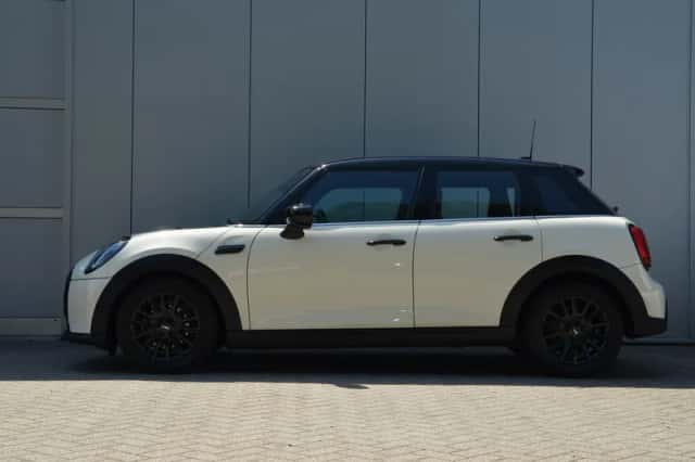 MINI Hatchback (2021) thumbnail 3