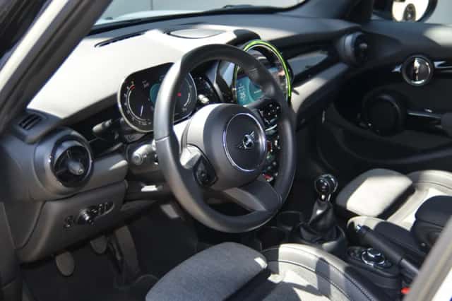 MINI Hatchback (2021) thumbnail 6
