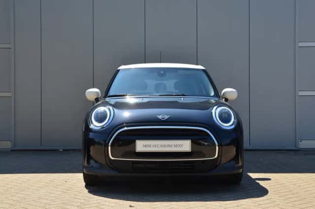 MINI Hatchback (2023) thumbnail 2