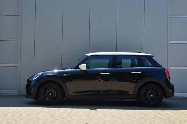 MINI Hatchback (2023) thumbnail 3