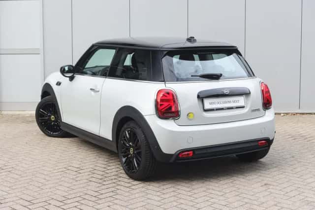 MINI Electric (2022) thumbnail 2