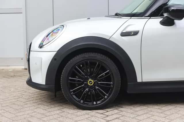 MINI Electric (2022) thumbnail 4