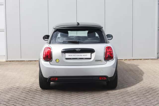 MINI Electric (2022) thumbnail 6