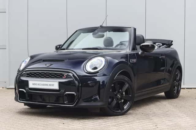 MINI Cabrio (2023) thumbnail 1