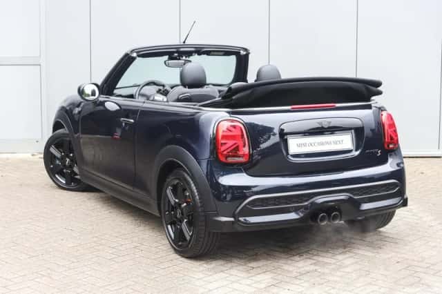 MINI Cabrio (2023) thumbnail 2