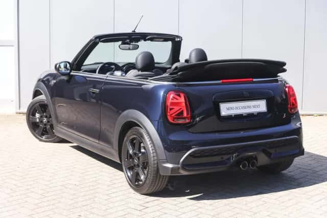 MINI Cabrio (2023) thumbnail 2