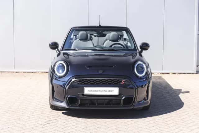 MINI Cabrio (2023) thumbnail 5