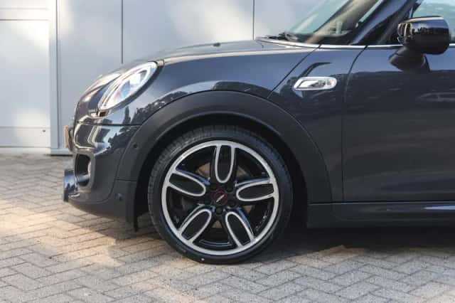 MINI Cooper S (2021) thumbnail 4