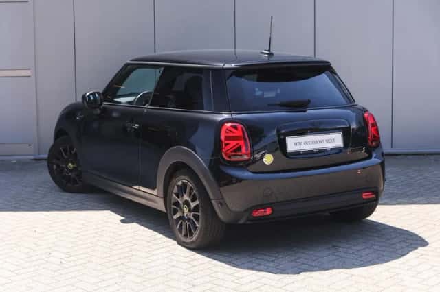 MINI Electric (2023) thumbnail 2