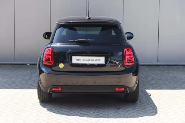 MINI Electric (2023) thumbnail 6