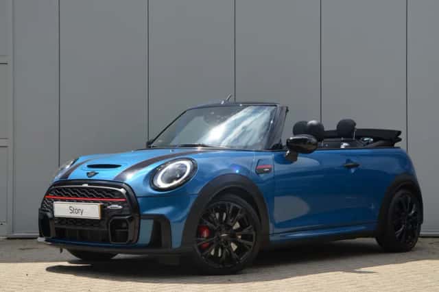 MINI Cabrio (2023) thumbnail 1
