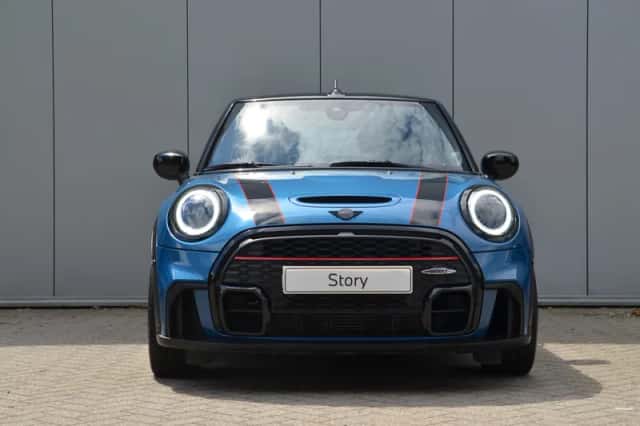 MINI Cabrio (2023) thumbnail 2