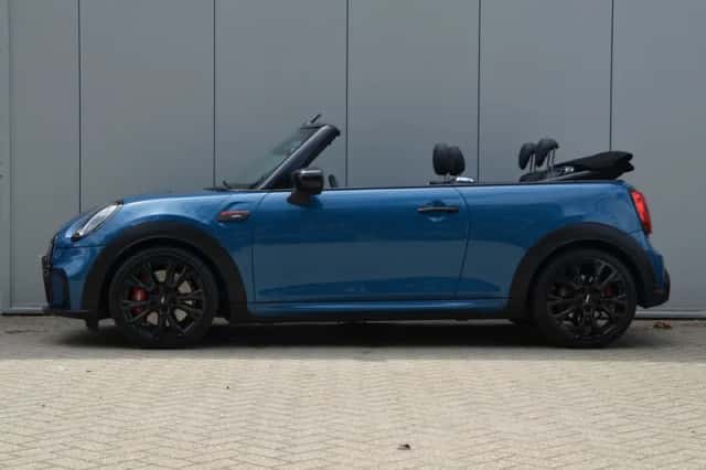 MINI Cabrio (2023) thumbnail 3