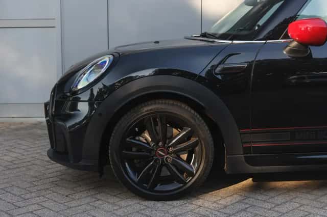 MINI Cooper S (2024) thumbnail 5