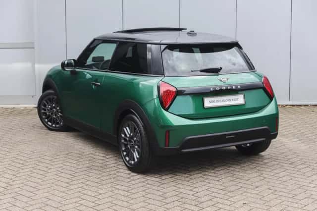 MINI Hatchback (2026) thumbnail 2