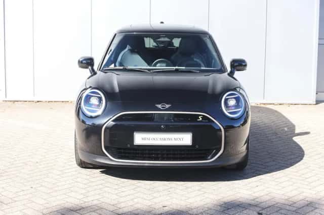 MINI Hatchback (2024) thumbnail 5