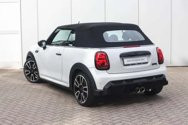 MINI Cabrio (2023) thumbnail 2