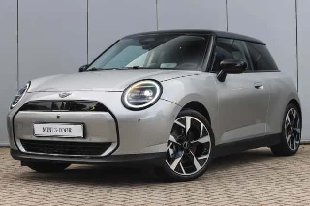 MINI Hatchback (2026) thumbnail 1