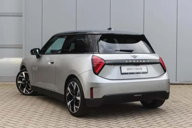 MINI Hatchback (2026) thumbnail 2