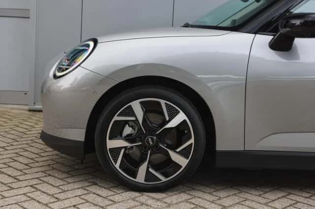 MINI Hatchback (2026) thumbnail 4