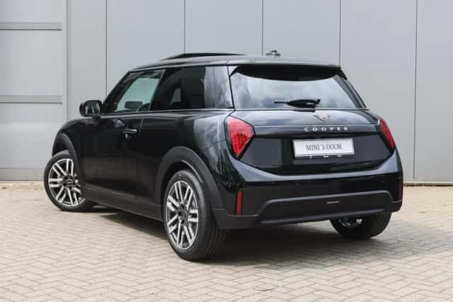 MINI Hatchback (2026) thumbnail 2