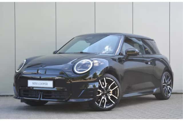 MINI Hatchback (2026) thumbnail 1