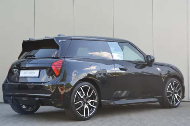 MINI Hatchback (2026) thumbnail 3