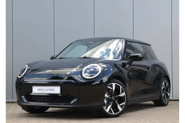 MINI Hatchback (2026) thumbnail 1