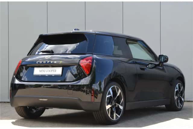 MINI Hatchback (2026) thumbnail 3