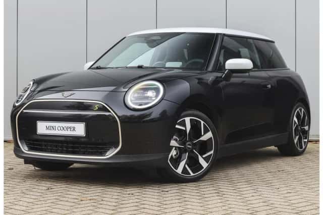 MINI Hatchback (2026) thumbnail 1
