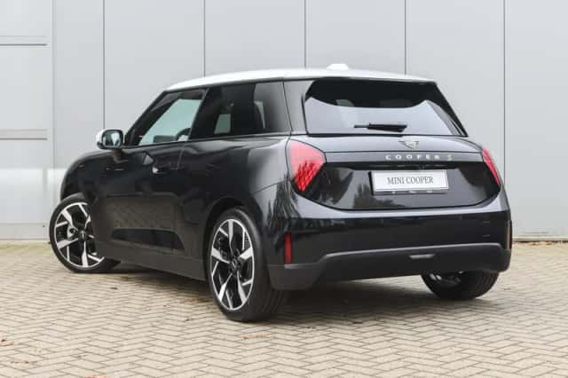 MINI Hatchback (2026) thumbnail 2