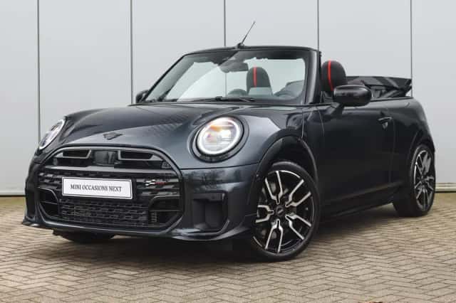 MINI Cabrio (2026) thumbnail 1