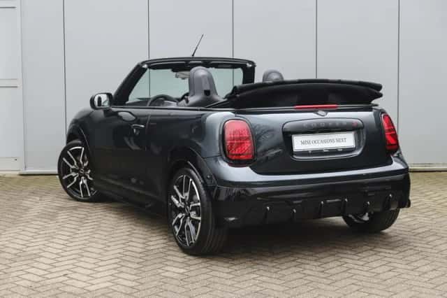 MINI Cabrio (2026) thumbnail 2