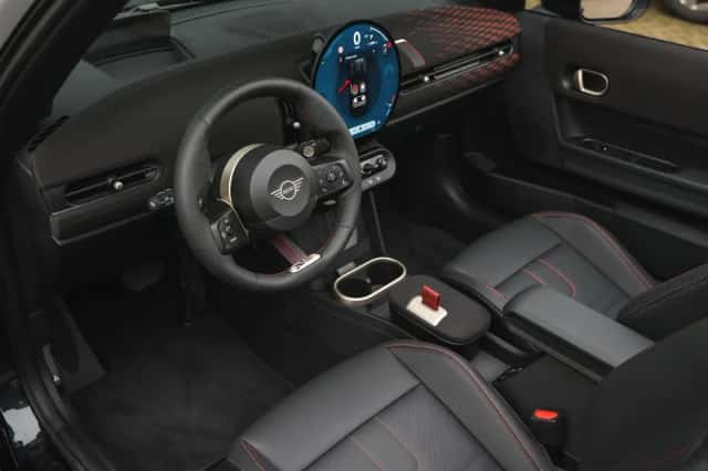 MINI Cabrio (2026) thumbnail 3