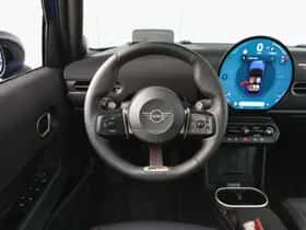 MINI Hatchback (2024) thumbnail 3