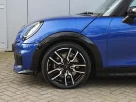 MINI Hatchback (2024) thumbnail 5